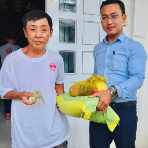 nhan-dip-le-vu-lan-van-phong-luat-su-viet-ut-co-danh-nhung-phan-qua-y-nghia-cho-nhung-nguoi-dan-co-hoan-canh-kho-khan